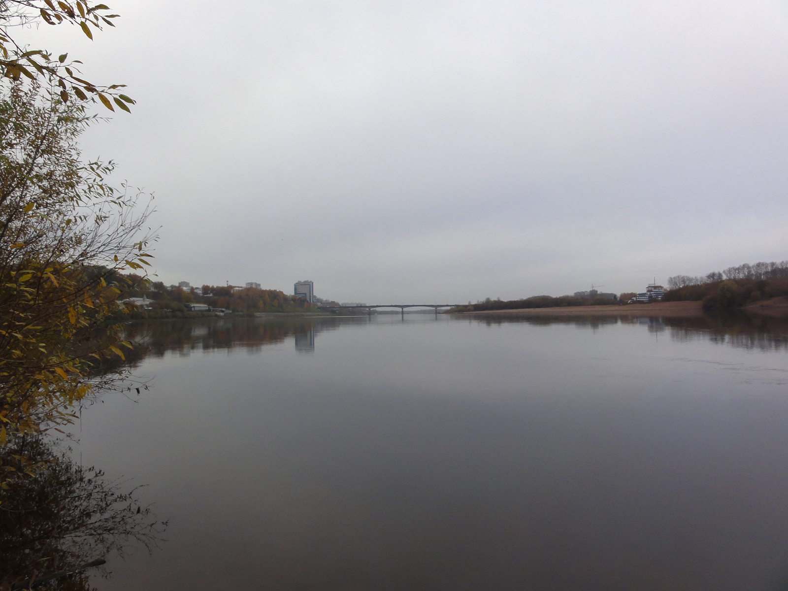 Киров вид на Старый мост с реки Вятки пейзаж осень октябрь
